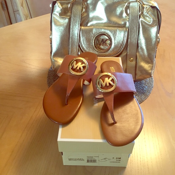 MICHAEL KORS LEATHER LUGGAGE SANDAL.. - Picture 1 of 6